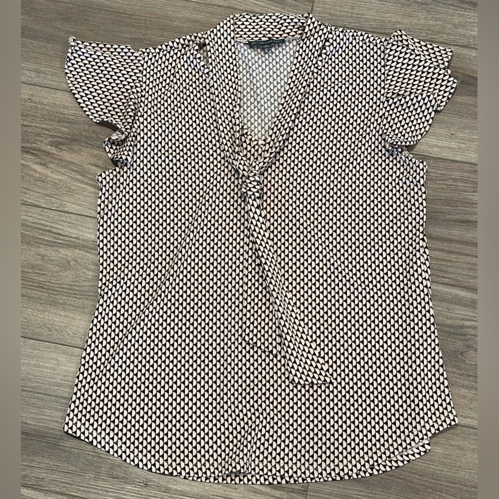 Adrianna Papell Brown and Cream Geometric Tie Neck Flutter Sleeve Top Size M